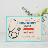 Uitnodiging tot afstuderen van verpleegkundige (Staand voorkant)