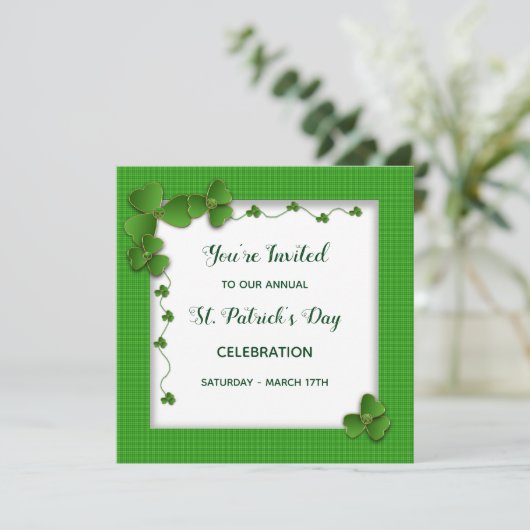 Uitnodiging van Patrick's Day Party - Shamrocks (Staand voorkant)