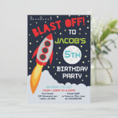 Uitnodiging voor een verjaardagsfeestje met een ru (Staand voorkant)