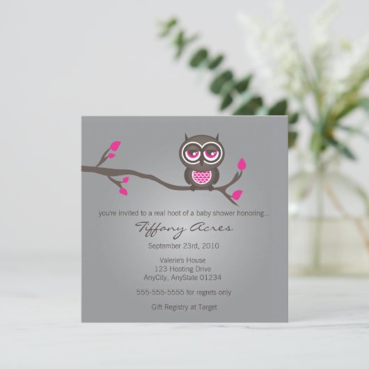 Uitnodiging voor grijze, roze en bruine uil (Staand voorkant)