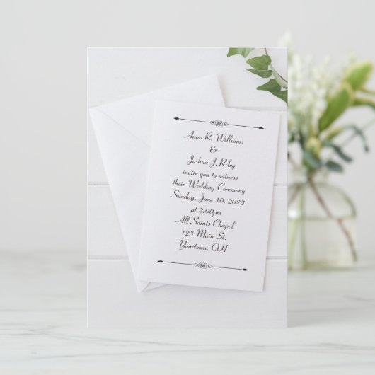 uitnodiging voor witte bruiloft met envelop met iv (Staand voorkant)