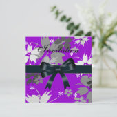 Uitnodiging Zwarte Bow Paarse Floral (Staand voorkant)