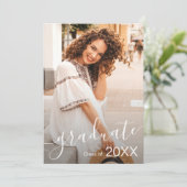 Uitnodigingen van Elegant Script Photo Graduation (Staand voorkant)