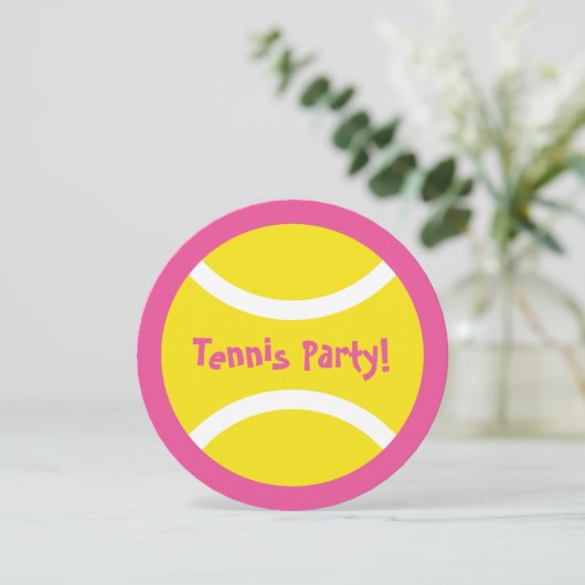 Uitnodigingen voor cute round meisjes tennis Birth (Staand voorkant)