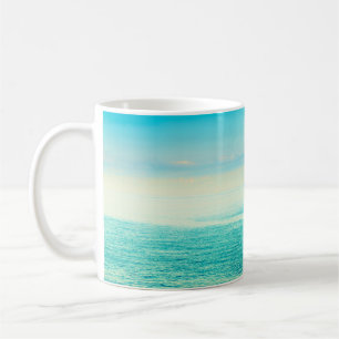Uitstekende kleuren van de Middellandse Zee. Itali Koffiemok