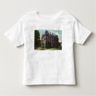 Uitzicht aan de buitenkant van Judd Hall, Wesleyan Kinder Shirts