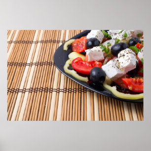 Uitzicht aan de zijkant van verse vegetarische sla poster