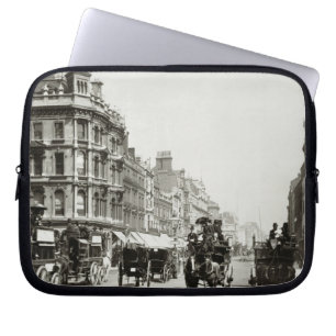 Uitzicht benedenlangs Oxford Street, Londen (foto) Laptop Sleeve