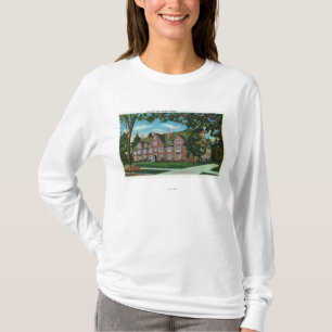 Uitzicht buitenshuis van Kendrick Hall, Vassar Col T-shirt