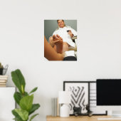 Uitzicht met lage hoek van het man dat voetmassa o poster (Thuiskantoor)