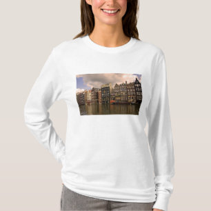 Uitzicht op de unieke architectuur en puntgevels t-shirt