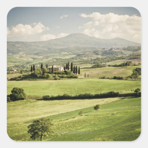 Uitzicht over het Toscaanse landschap tot boerderi Vierkante Sticker