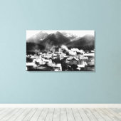 Uitzicht Sitka, Alaska met piramide Canvas Afdruk (Insitu (Houten vloer))