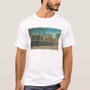 Uitzicht van binnenkomst in de gevangenis van Aubu T-shirt