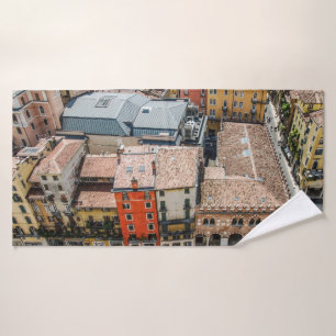 Uitzicht van boven van kleurrijke gevels van gebou badhanddoek