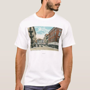 Uitzicht van Broadway en Corner Strand Street T-shirt