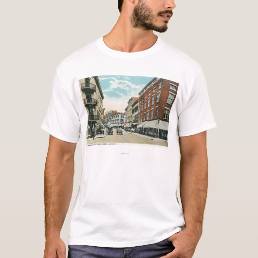 Uitzicht van Broadway en Corner Strand Street T-shirt (Voorkant)