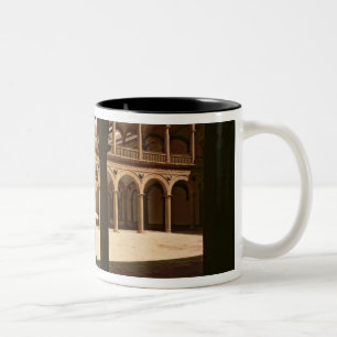 Uitzicht van de galerij tweekleurige koffiemok