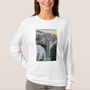 Uitzicht van de grot van de winden in de winter t-shirt