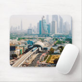 Uitzicht van de metrolijn en de wolkenkrabbers in  muismat (Met muis)