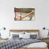 Uitzicht van de oude hangbrug canvas afdruk (Insitu (Slaapkamer))