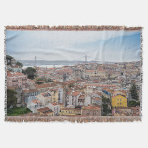 Uitzicht van de oude stad Lissabon en 25 april bru Deken