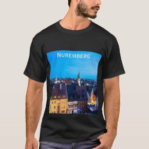 Uitzicht van de oude stad Nuremberg 's nachts T-shirt