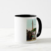 Uitzicht van de Raven Totempole Wrangell, AK Mok (Voorkant rechts)