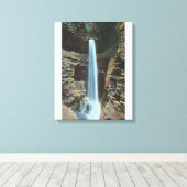 Uitzicht van de spectaculaire Cavern Cascade Canvas Afdruk (Insitu (Houten vloer))