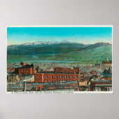 Uitzicht van de stad en het hooggebergte poster (Voorkant)