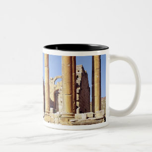 Uitzicht van de tempel van Artemis, gebouwd c.386 Tweekleurige Koffiemok