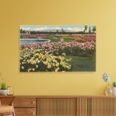 Uitzicht van de tuin van het gemeenteRoos Canvas Afdruk (Insitu (Woonkamer))