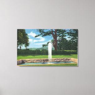 Uitzicht van de tuinen en fonteinen van Tanglewood Canvas Afdruk