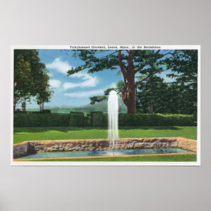 Uitzicht van de tuinen en fonteinen van Tanglewood Poster