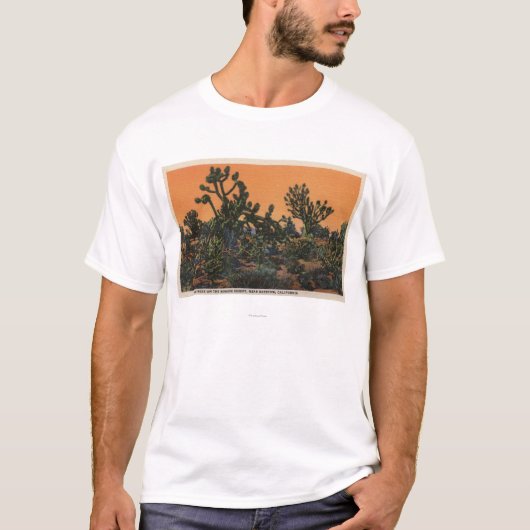 Uitzicht van de Yucca-bomen in de Mohave-woestijn T-shirt (Voorkant)