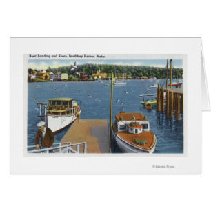 Uitzicht van een aanvoer van een boot en de kust