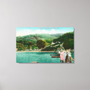 Uitzicht van een familie op Lake DockInverness, CA Canvas Afdruk
