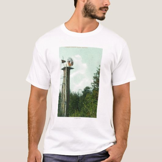 Uitzicht van een Sequoia Wind MillEureka, CA T-shirt (Voorkant)