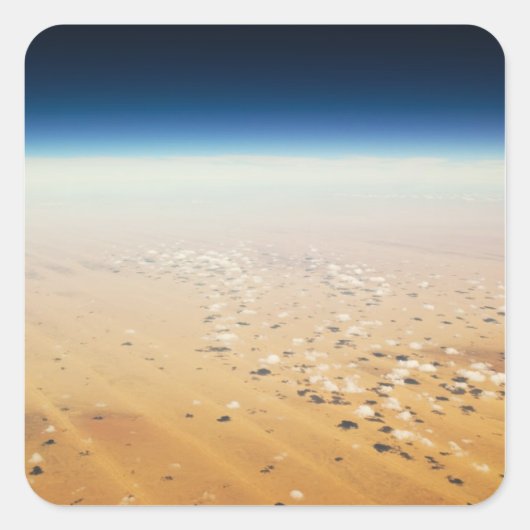 Uitzicht van een woestijn vanuit de lucht vierkante sticker (Voorkant)