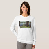 Uitzicht van Grassy Shore & Lake T-shirt (Voorkant volledig)