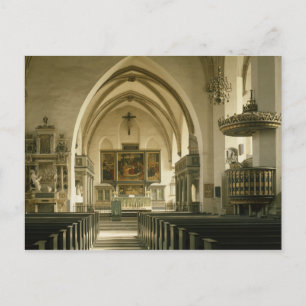 Uitzicht van het binnenland van de kerk met briefkaart