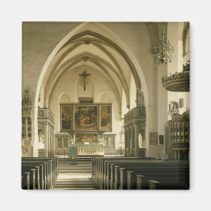 Uitzicht van het binnenland van de kerk met magneet