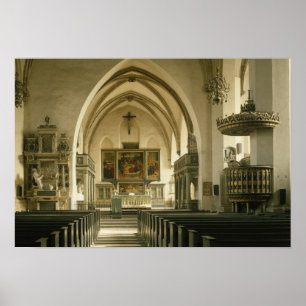 Uitzicht van het binnenland van de kerk met poster