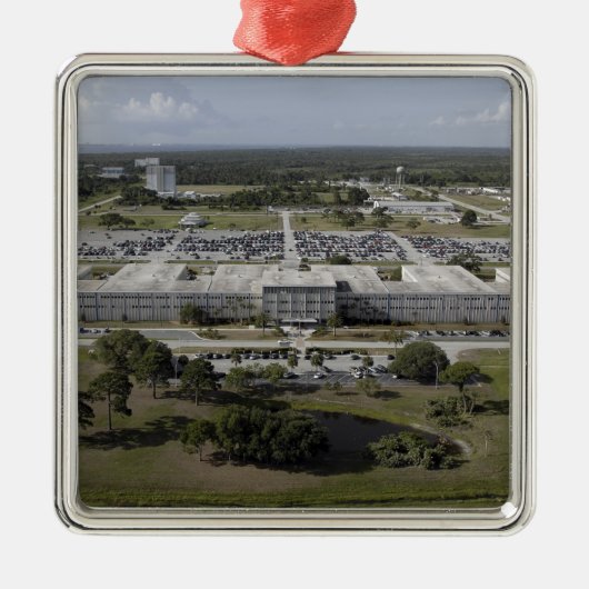 Uitzicht van het Kennedy Space Center Metalen Ornament (Voorkant)