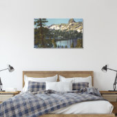 Uitzicht van het meer van George & High Sierra Canvas Afdruk (Insitu (Slaapkamer))