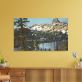 Uitzicht van het meer van George & High Sierra Canvas Afdruk (Insitu (Woonkamer))