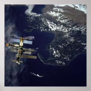 Uitzicht van Mir Space Station van Shuttle Atlanti Poster