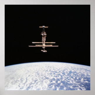 Uitzicht van Mir Space Station van Shuttle Discove Poster