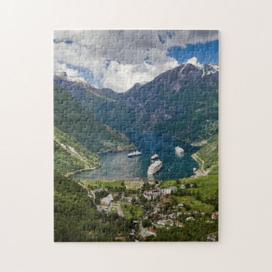 Uitzicht van Noorwegen aan Geiranger van Flydalsju Legpuzzel (Verticaal)