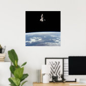 Uitzicht van Space Shuttle Challenger boven de aar Poster (Thuiskantoor)
